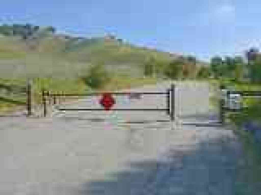 Gate