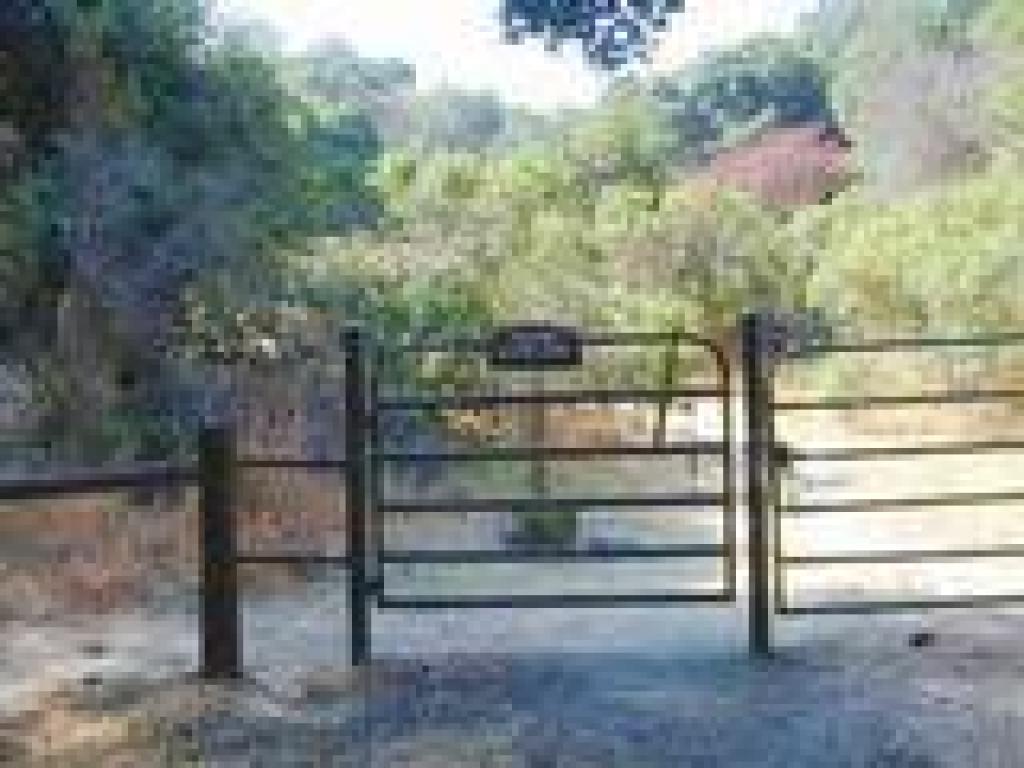 Gate