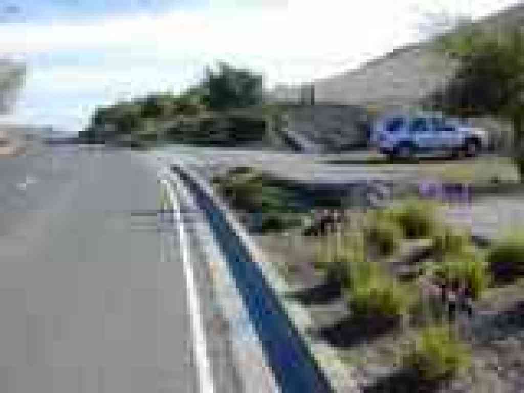 Roadside parking along Hiddenbrooke Parkway