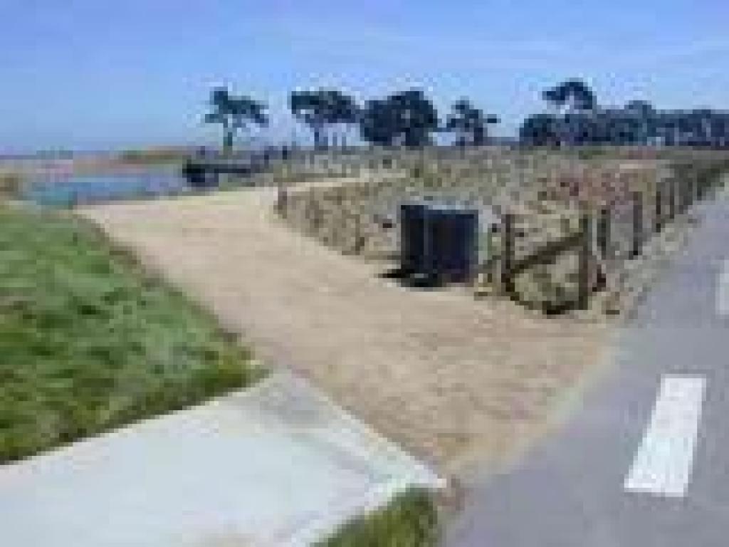 Path back toward East Beach parking