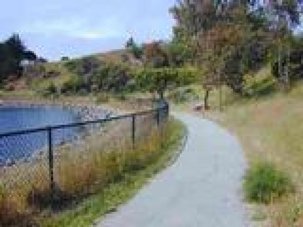 Trail around reservoir