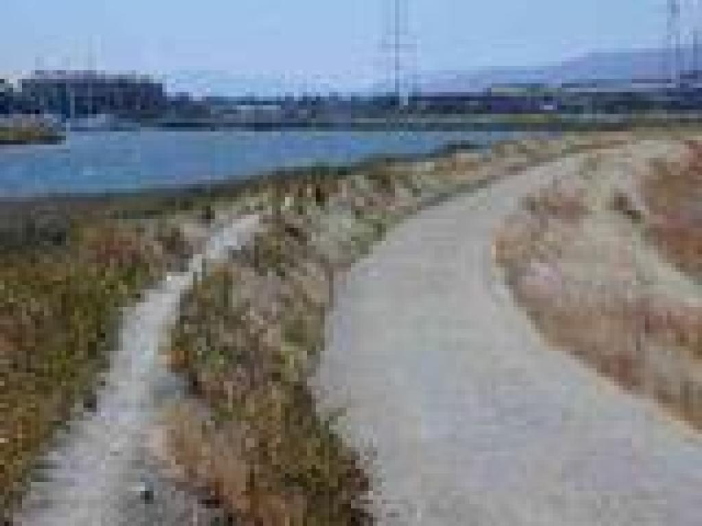 Trail curves west