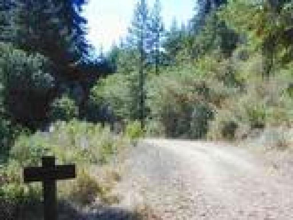 Sign warns visitors to stay on the trail